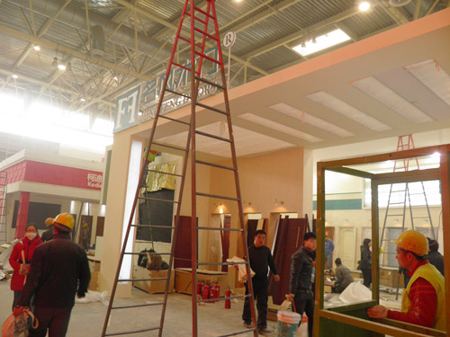 名风木门备战北京木门展现场实录2014-03-10 17:02:19